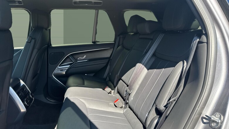 Land Rover Range Rover 3.0 D300 SE 4dr Auto Diesel Estate